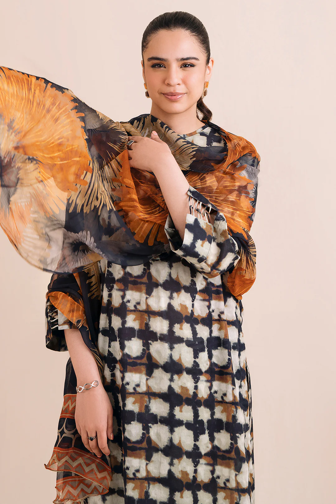 3 Piece - Digital Printed Lawn  Suit P1124 - Image 4